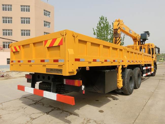東風(fēng)D701后雙橋（可裝6.3~12噸吊機）