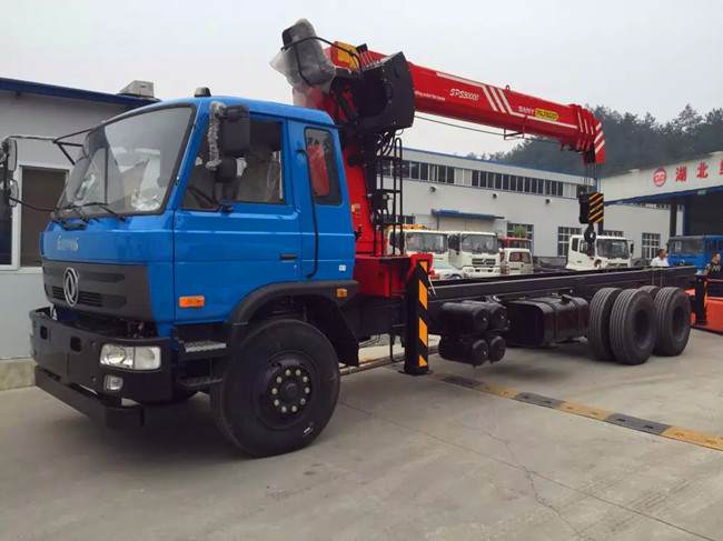 東風(fēng)153后八輪(可裝6.3~12噸吊機) 東風(fēng)153后八輪(可裝6.3~12噸吊機)