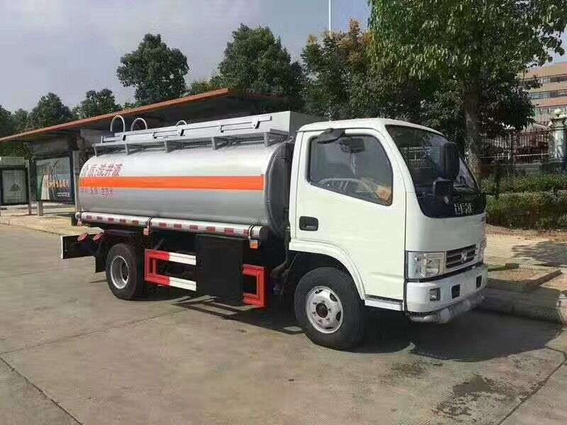 國(guó)五東風(fēng)5噸小型加油車(chē)