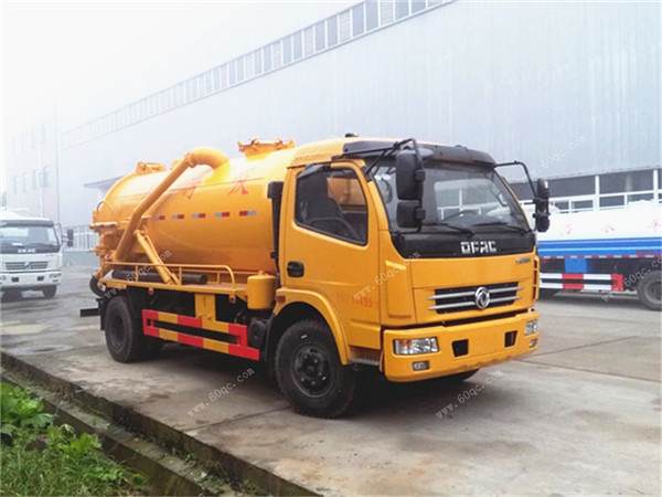 東風(fēng)多利卡D7吸污車(chē)