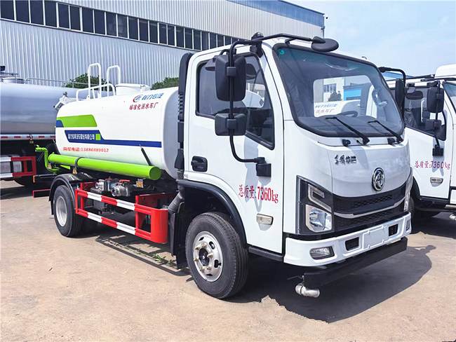 灑水霧炮車(chē)在作為出口車(chē)型時(shí)，采購(gòu)時(shí)需要注意哪幾項(xiàng)事情