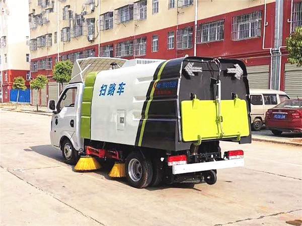 東風(fēng)途逸3方掃路車