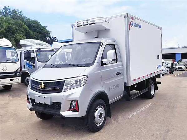 長(zhǎng)安跨越X3后雙輪冷藏車(chē)